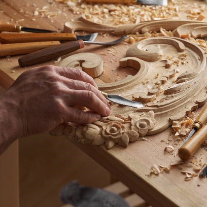 Herstellung eines geschnitzten Kunstwerks